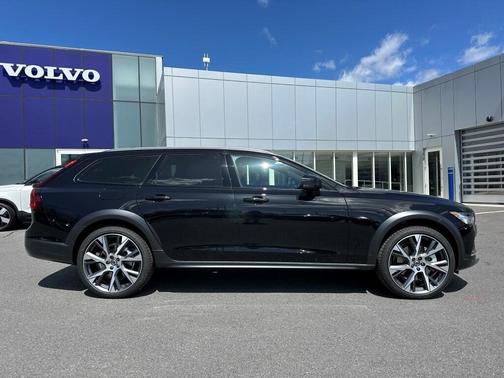 2025 Volvo V90 Cross Country B6 Ultra