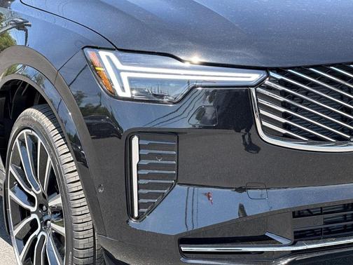 2025 Volvo XC90 B6 Plus 6-Seater