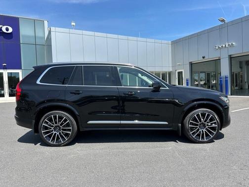 2025 Volvo XC90 B6 Plus 6-Seater