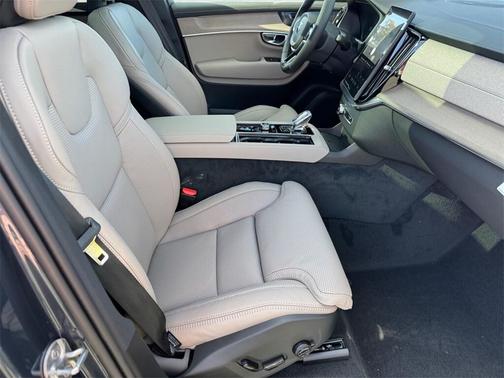 2026 Volvo XC90 B6 Ultra Dark Theme 7-Seater