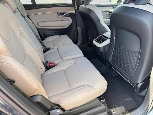 2026 Volvo XC90 B6 Ultra Dark Theme 7-Seater