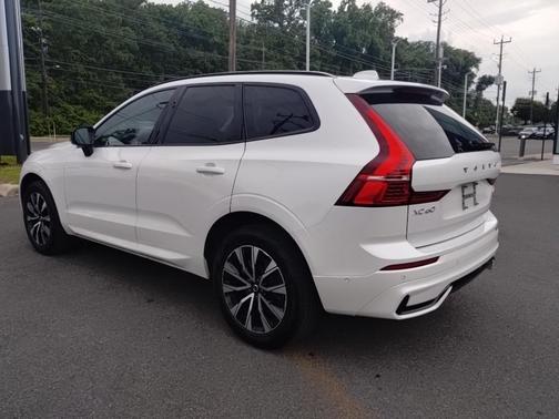 2024 Volvo XC60 B5 Plus Dark Theme