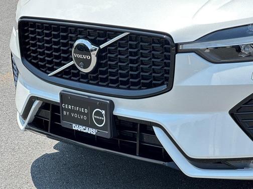2024 Volvo XC60 B5 Plus Dark Theme