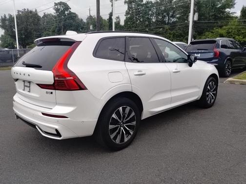 2024 Volvo XC60 B5 Plus Dark Theme