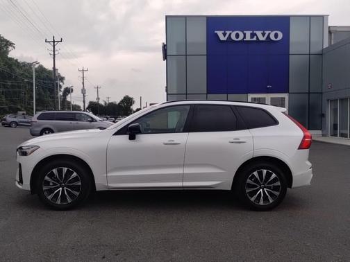 2024 Volvo XC60 B5 Plus Dark Theme