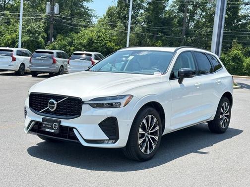 2024 Volvo XC60 B5 Plus Dark Theme