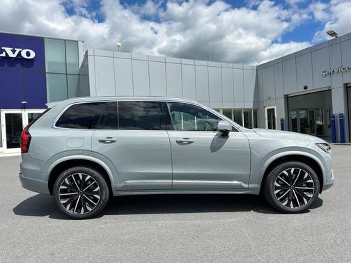 2025 Volvo XC90 Plug-In Hybrid T8 Ultra 7-Seater