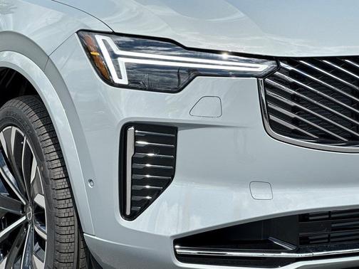 2025 Volvo XC90 Plug-In Hybrid T8 Ultra 7-Seater
