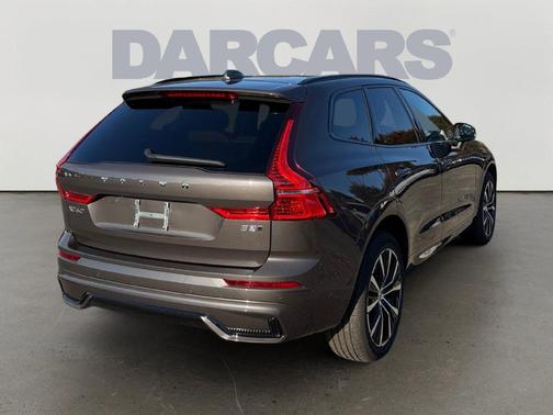 Platinum Gray Metallic 2024 Volvo XC60 B5 Ultimate Dark Theme