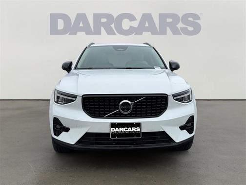 2023 Volvo XC40 B5 Plus Dark Theme