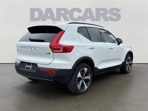 2023 Volvo XC40 B5 Plus Dark Theme