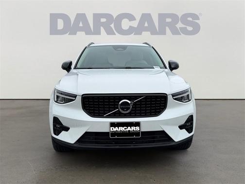2023 Volvo XC40 B5 Plus Dark Theme