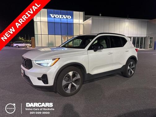2023 Volvo XC40 B5 Plus Dark Theme