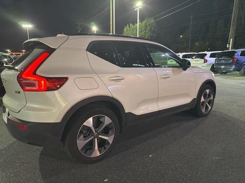 2023 Volvo XC40 B5 Plus Dark Theme