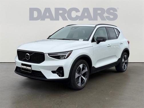 2023 Volvo XC40 B5 Plus Dark Theme