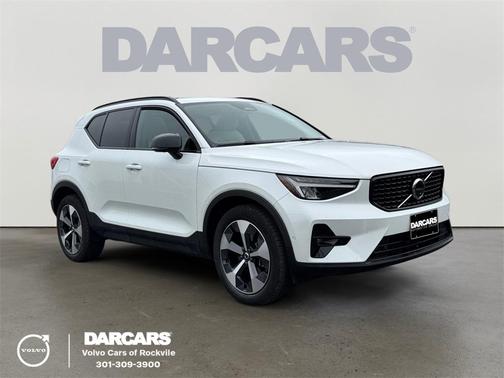 2023 Volvo XC40 B5 Plus Dark Theme