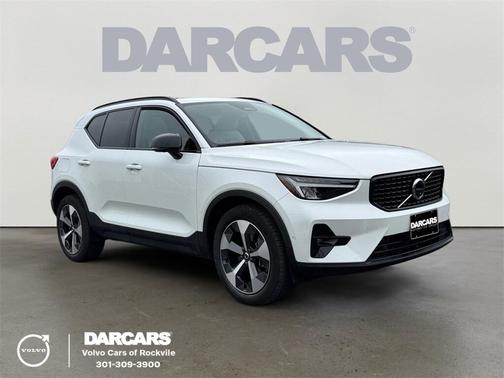 2023 Volvo XC40 B5 Plus Dark Theme