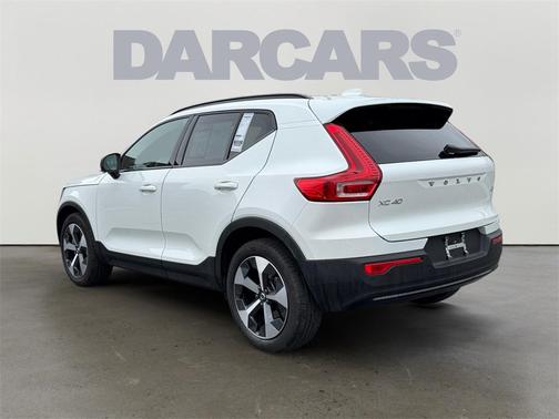 2023 Volvo XC40 B5 Plus Dark Theme