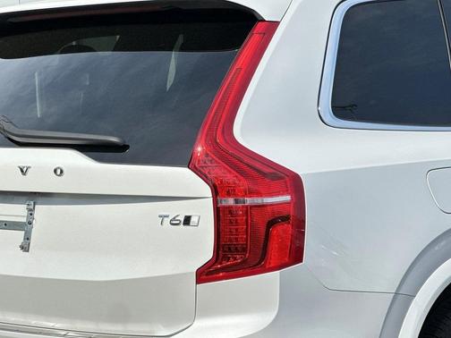 2022 Volvo XC90 T6 Momentum 6 Passenger