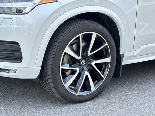 2022 Volvo XC90 T6 Momentum 6 Passenger
