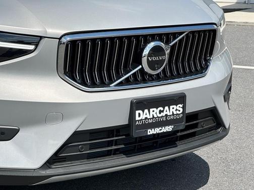 2025 Volvo XC40 B5 Plus Bright Theme