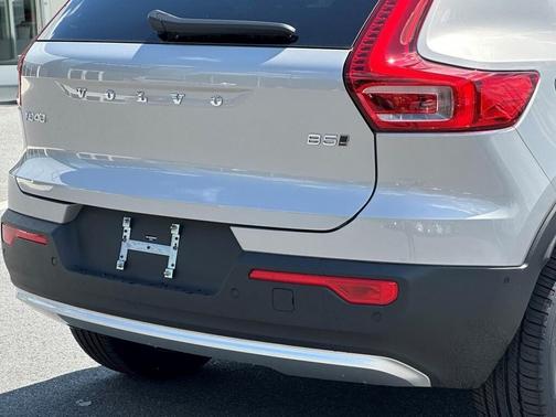 2025 Volvo XC40 B5 Plus Bright Theme