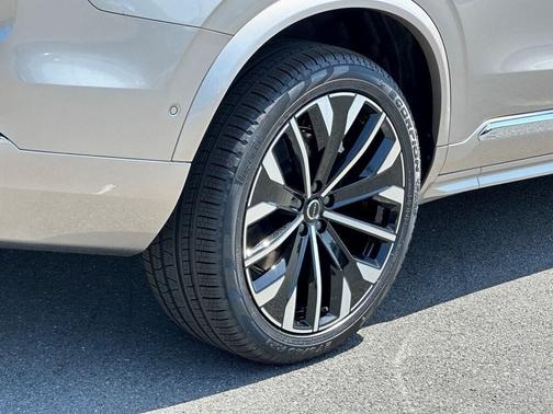 2026 Volvo XC90 B5 Plus