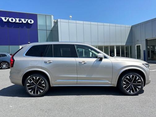2026 Volvo XC90 B5 Plus