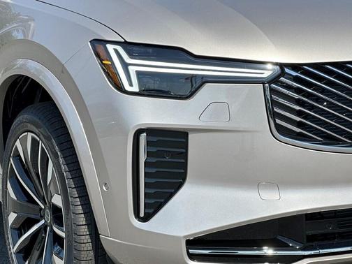 2026 Volvo XC90 B5 Plus