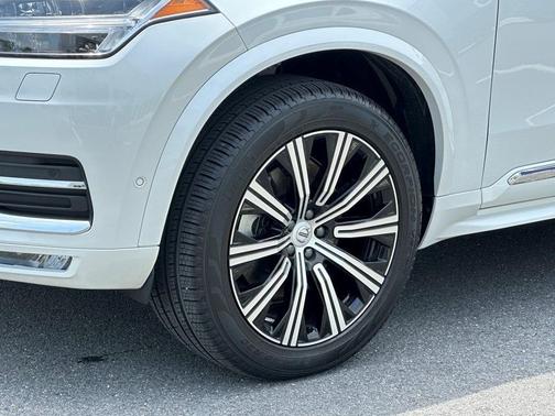 2025 Volvo XC90 B6 Plus 6-Seater