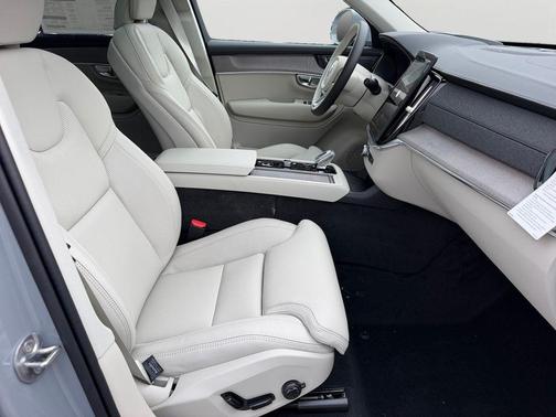 Metallic 2026 Volvo XC90 Plug-In Hybrid T8 Ultra 7-Seater