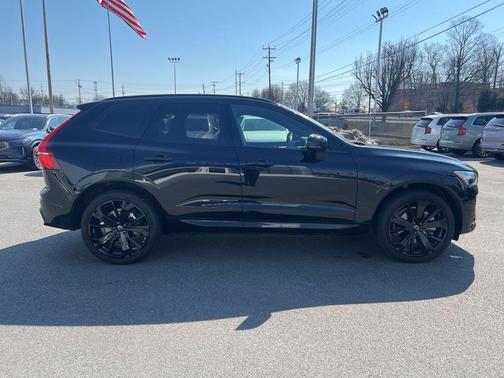 2024 Volvo XC60 Recharge Plug-In Hybrid T8 Ultimate Black Edition