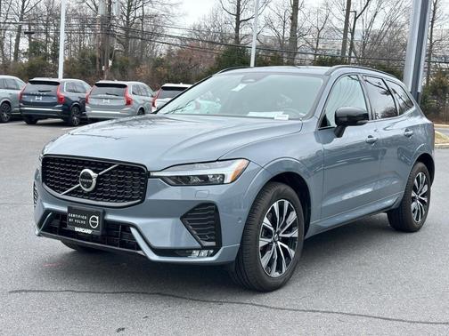 2024 Volvo XC60 B5 Plus Dark Theme