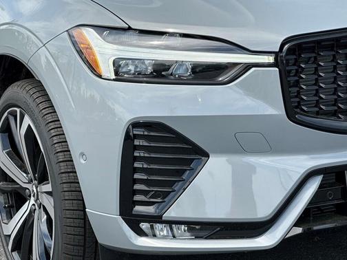 2025 Volvo XC60 B5 Ultra