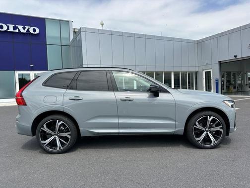 2025 Volvo XC60 B5 Ultra