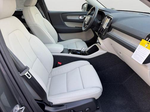 2026 Volvo XC40 B5 Plus