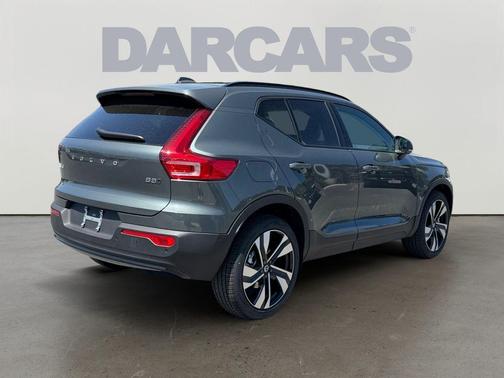 Forest Green 2026 Volvo XC40 B5 Ultra