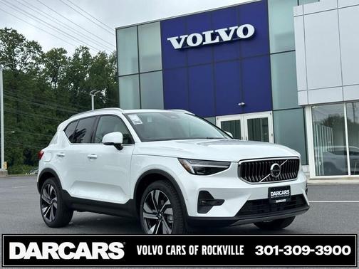 2025 Volvo XC40 B5 Ultra Bright Theme