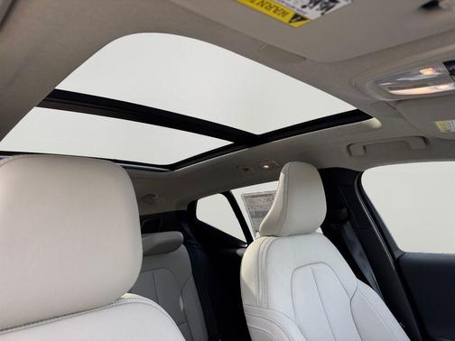 2026 Volvo XC40 B5 Ultra