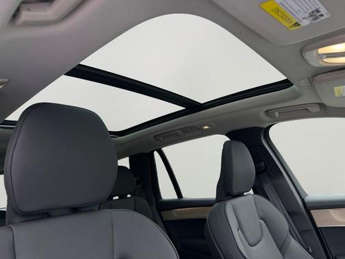 2025 Volvo XC90 Plug-In Hybrid T8 Plus 7-Seater