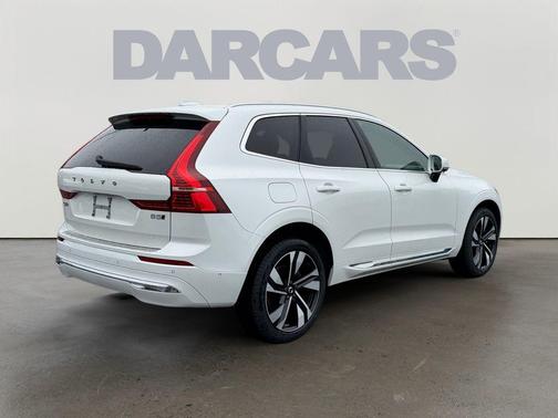 Crystal White 2023 Volvo XC60 B5 Plus Bright Theme