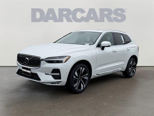 Crystal White 2023 Volvo XC60 B5 Plus Bright Theme