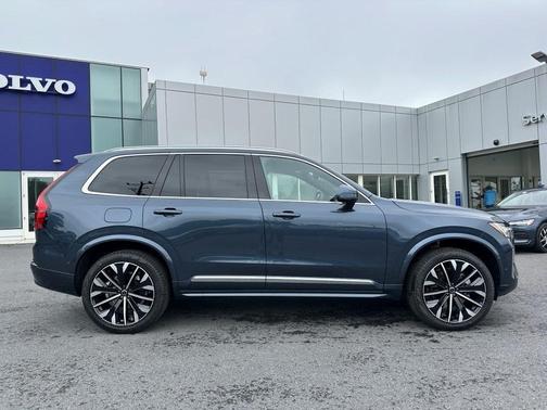 2025 Volvo XC90 B5 Ultra 6-Seater