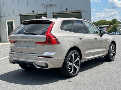 2025 Volvo XC60 B5 Ultra