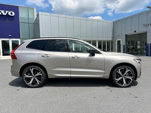 2025 Volvo XC60 B5 Ultra