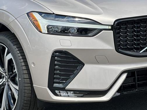 2025 Volvo XC60 B5 Ultra