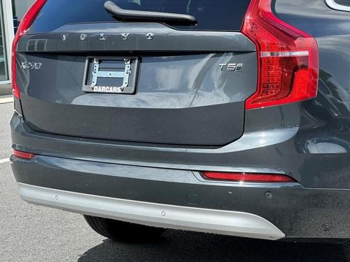 2022 Volvo XC90 T5 Momentum 7 Passenger