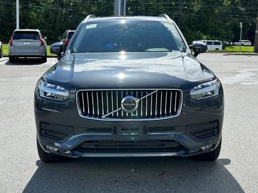 2022 Volvo XC90 T5 Momentum 7 Passenger