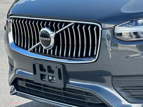 2022 Volvo XC90 T5 Momentum 7 Passenger