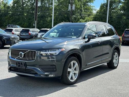 2022 Volvo XC90 T5 Momentum 7 Passenger